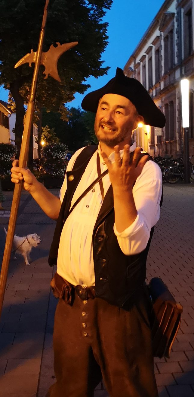 Nachtwächter mit Hellebarde